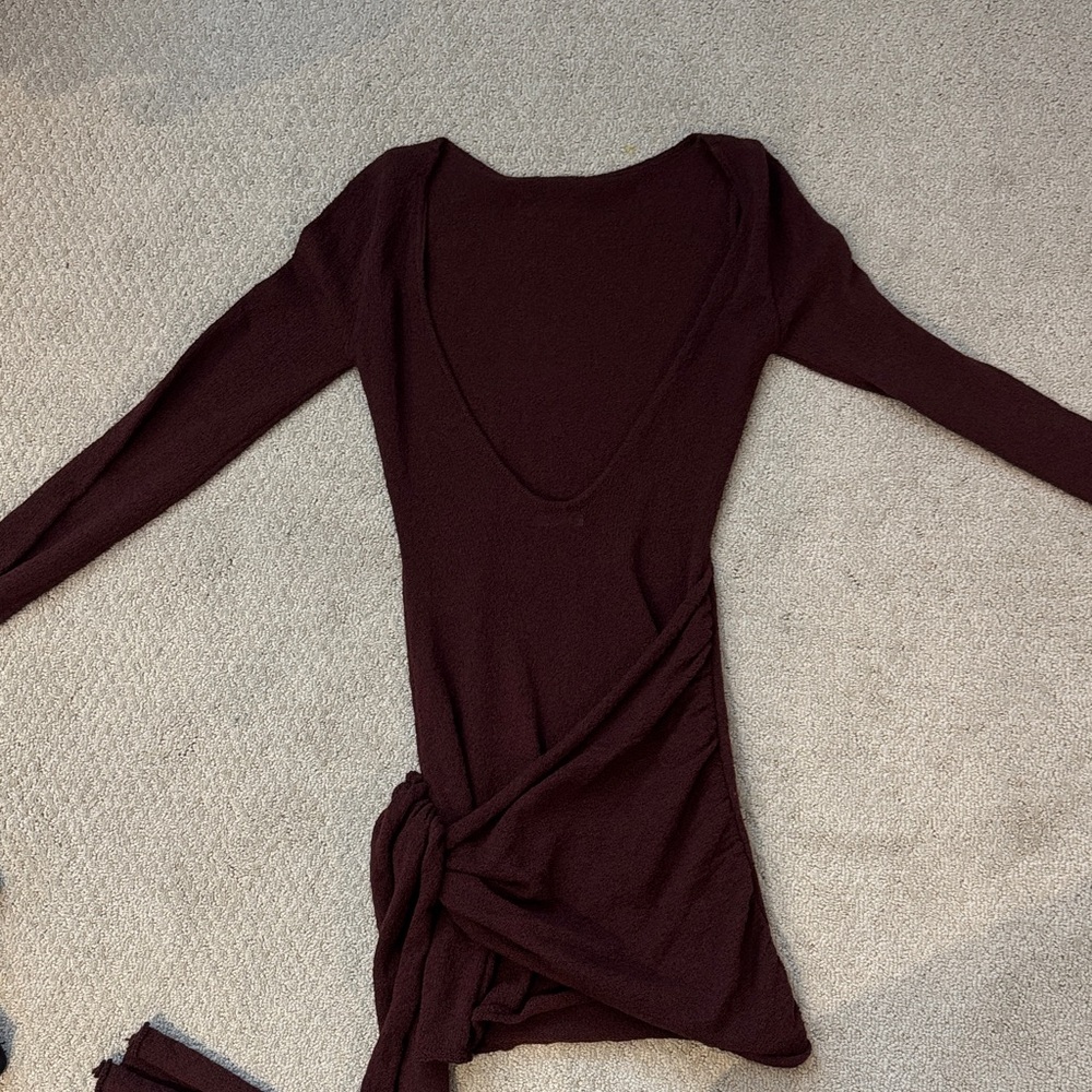 Elegant Burgundy Long Sleeve Open Back Dress - Picture 3 of 3